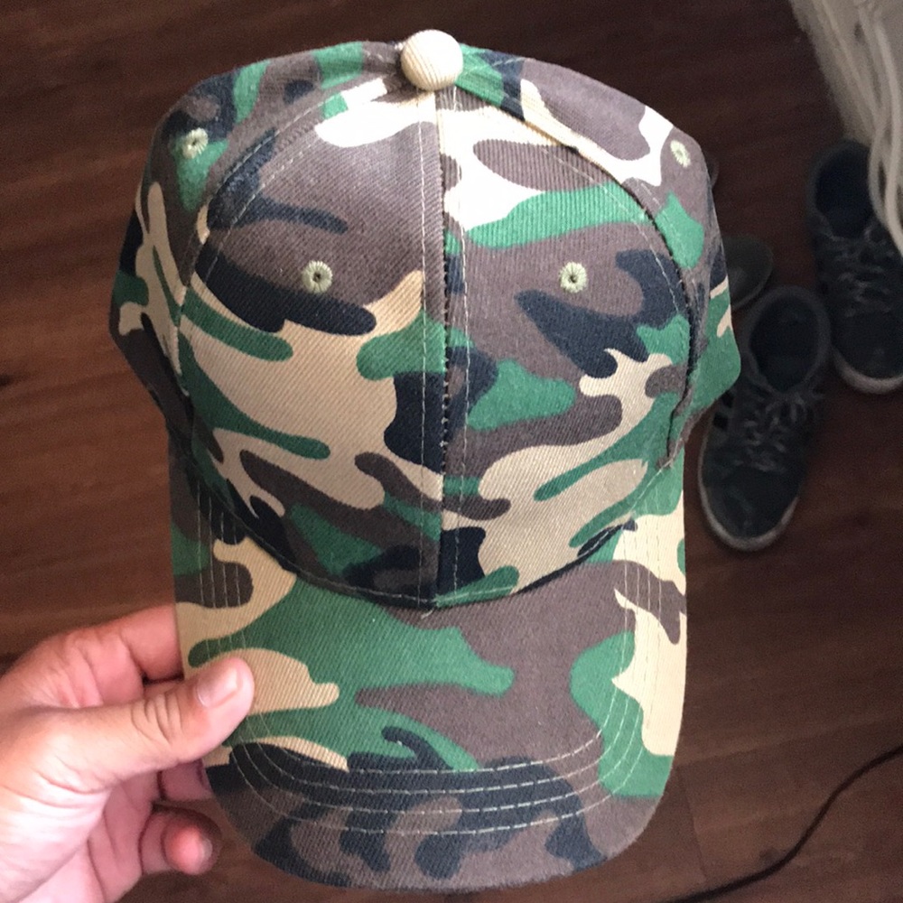 Brand new camo hat never worn
